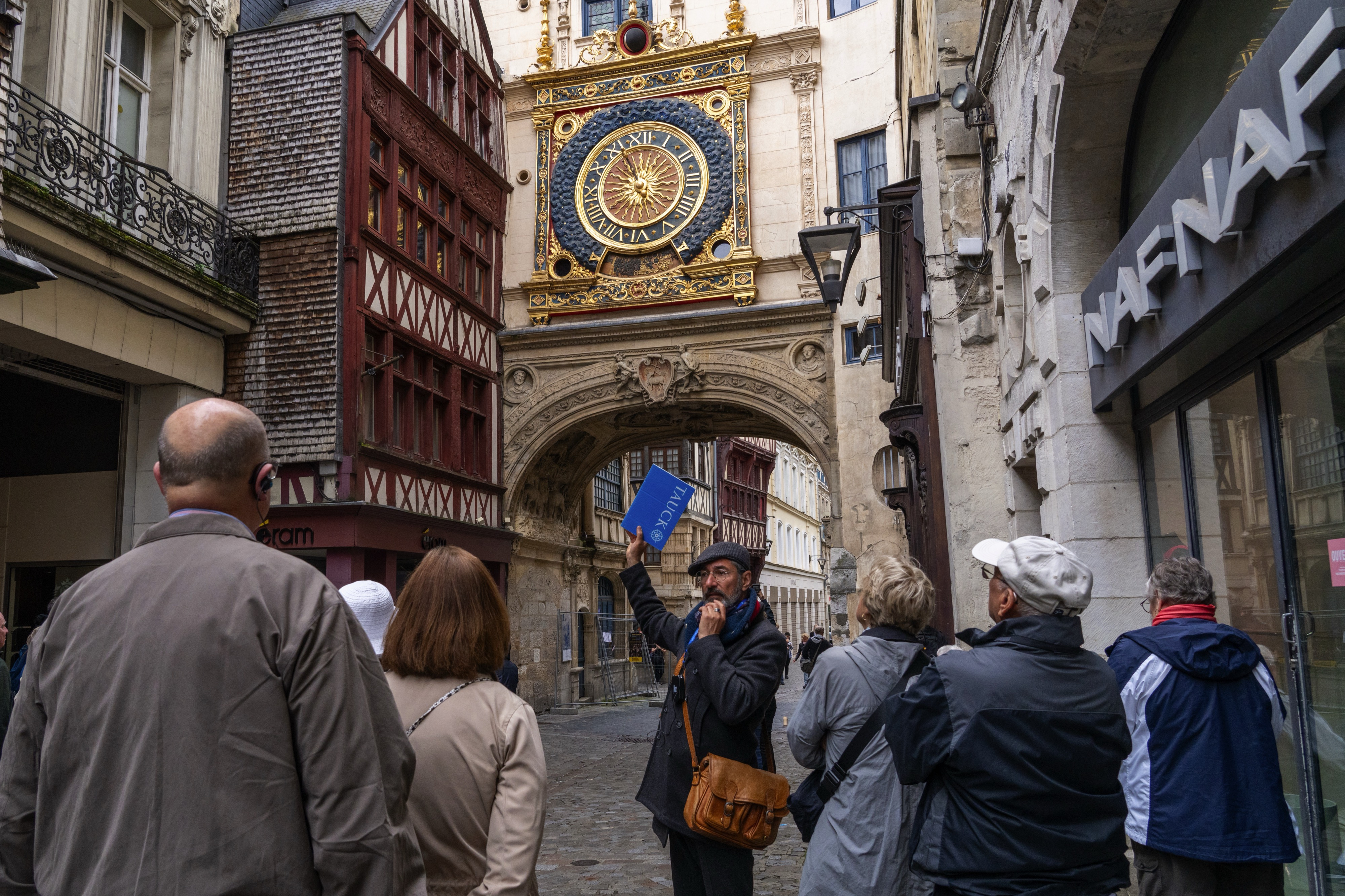Handpicked local guides & experts
